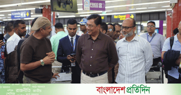 শাহজালাল বিমানবন্দরে বিমানমন্ত্রীর আকস্মিক পরিদর্শন