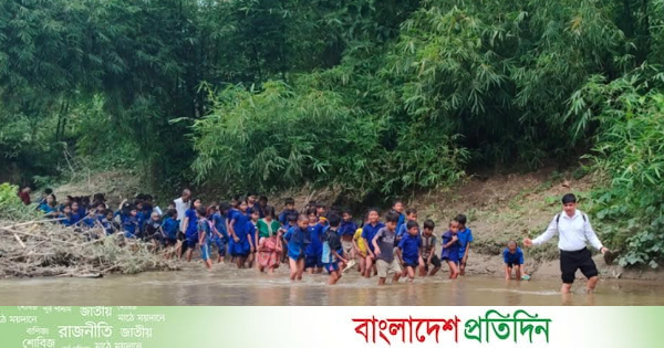 বমু খালে সেতু নেই, ৫ হাজার মানুষের দুর্ভোগ