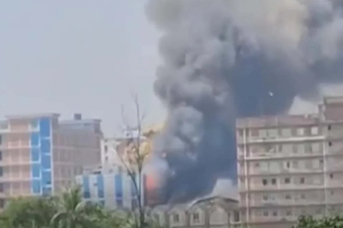 টঙ্গীর ওষুধ কারখানার আগুন ছড়ালো পাশের ভবনে, তীব্র পানির সংকটে ফায়ার সার্ভিস