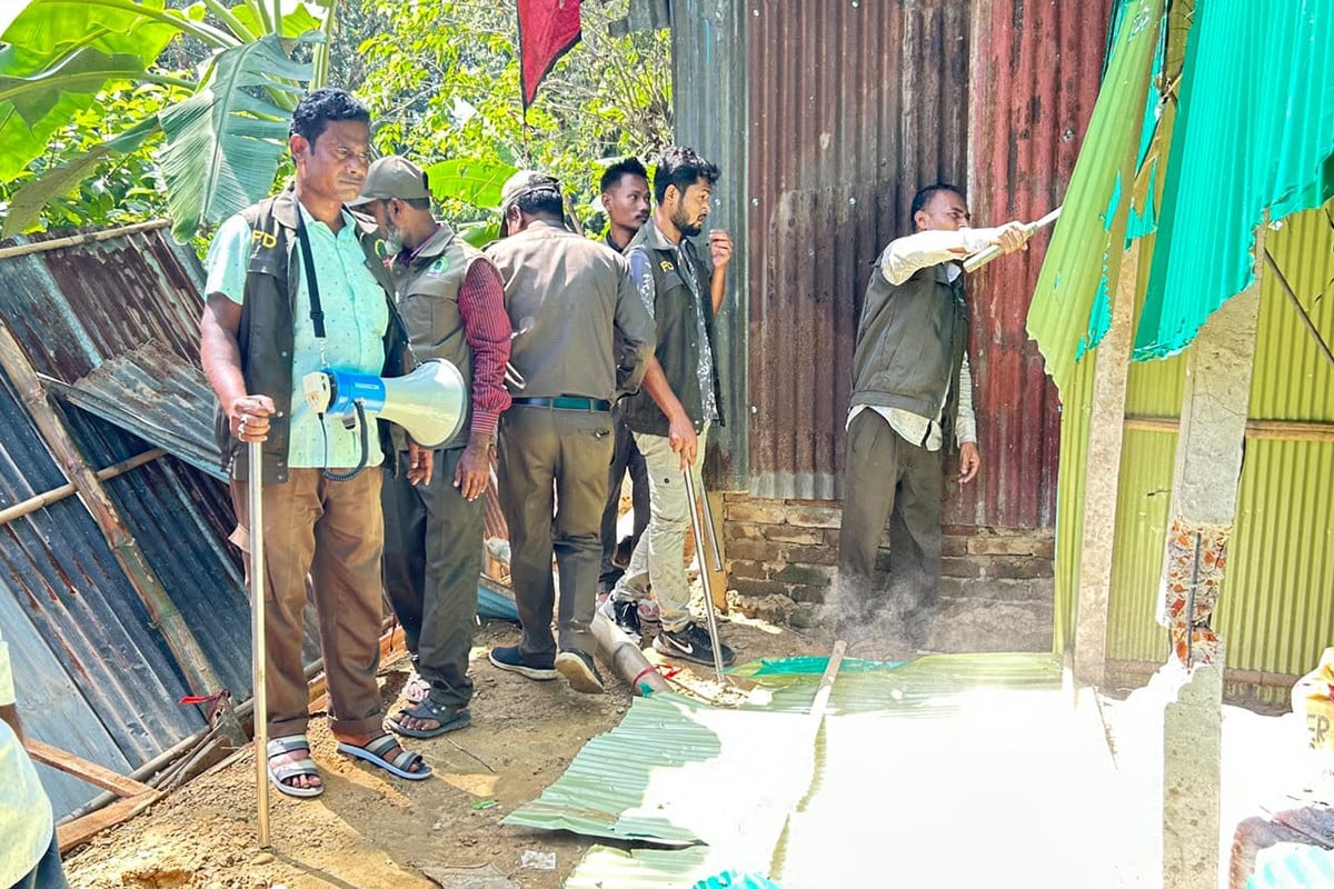 রাঙ্গুনিয়ায় উচ্ছেদ অভিযানে বন কর্মকর্তাদের ওপর হামলা, আহত ২