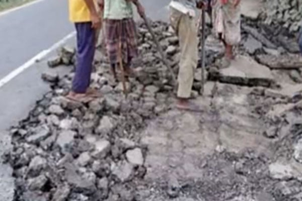 লালমনিরহাট-বুড়িমারী মহাসড়কে মৃত্যুফাঁদ
