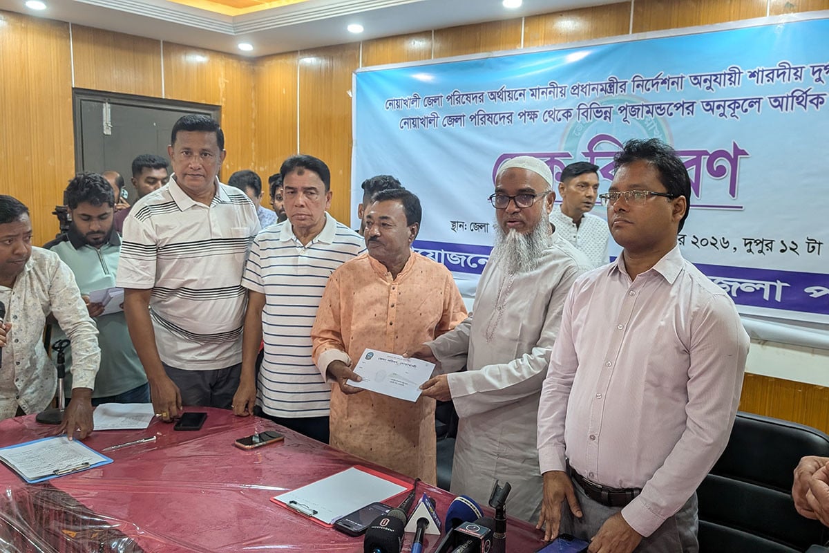 নোয়াখালীতে ২৩ পূজামণ্ডপে জেলা পরিষদের আর্থিক সহায়তা