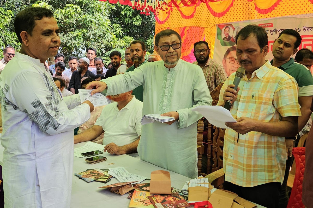 নরসিংদীতে পূজামণ্ডপ পরিদর্শনে রাজনৈতিক নেতারা