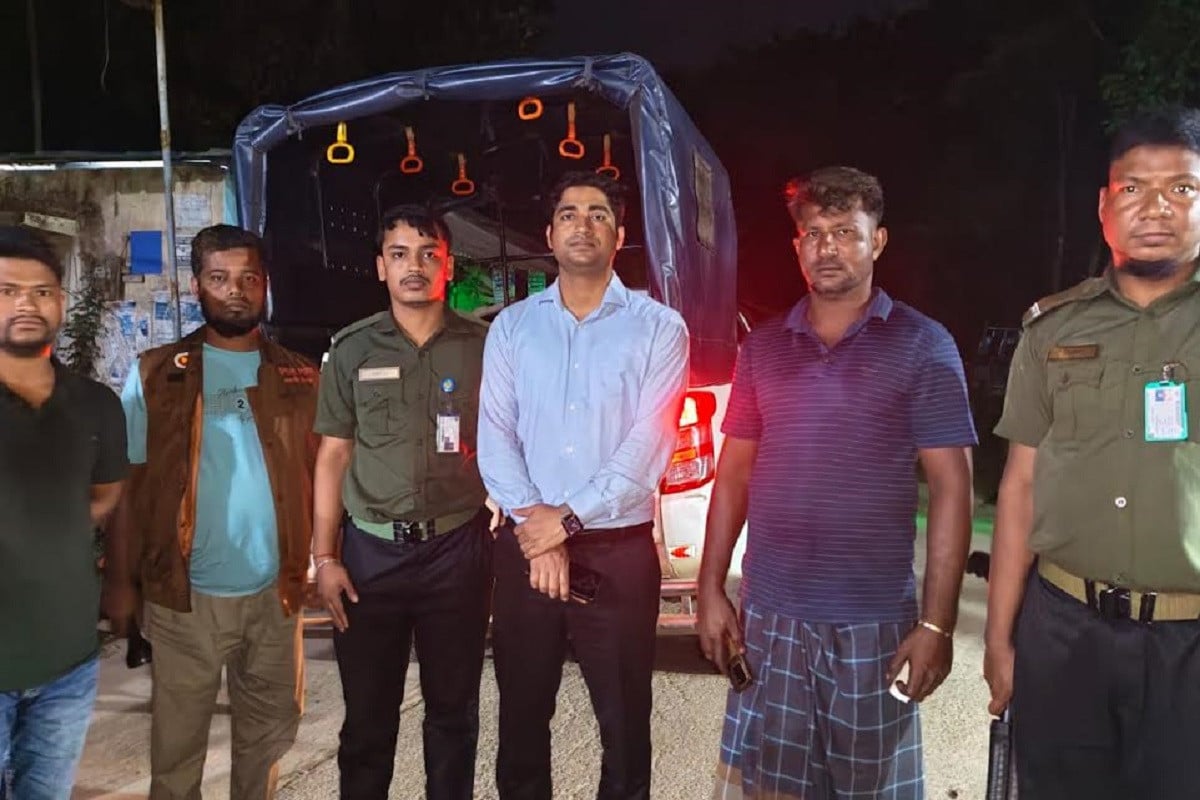 শাহরাস্তিতে অবৈধ বালু উত্তোলনের জন্য দুইজনকে অর্থদণ্ড