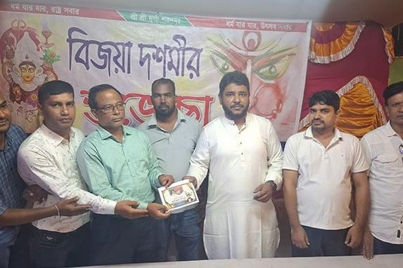 মোক্তাদুল হক আদনান জয়পুরহাটে পূজামণ্ডপ পরিদর্শন
