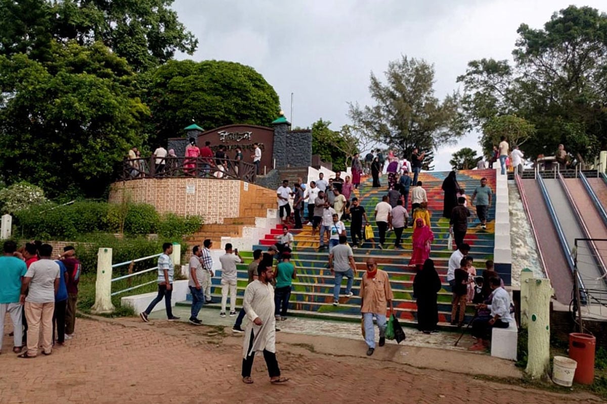 দুর্গাপূজার ছুটিতে বান্দরবানে পর্যটকদের ঢল