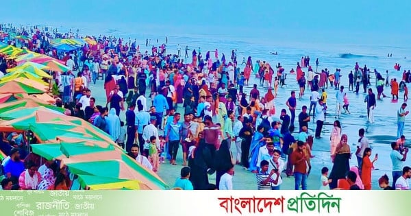 বিচ কার্নিভালে উৎসবমুখর কুয়াকাটা, পর্যটকের ঢল