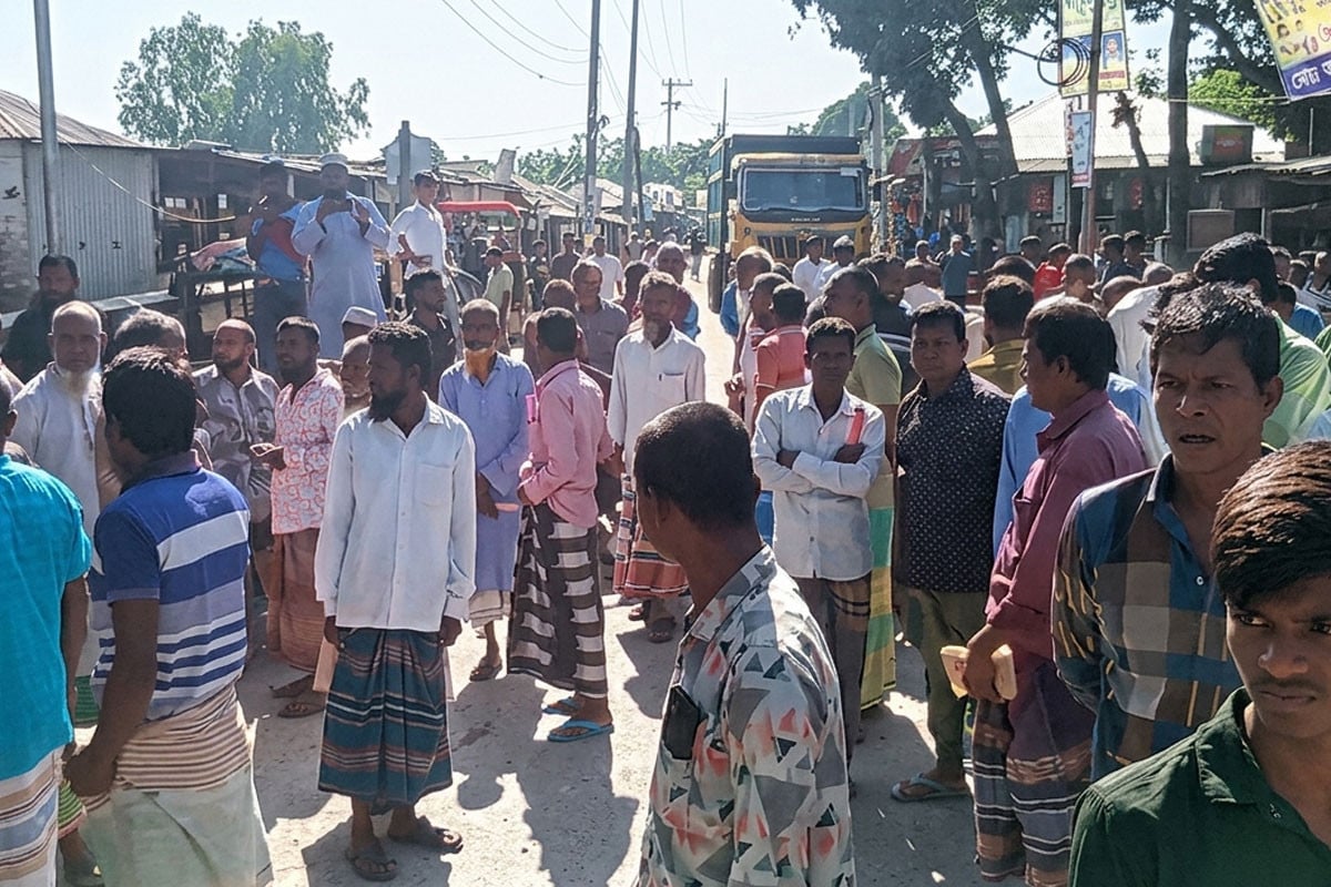 লালমনিরহাটে সারের দাবিতে কৃষকদের মহাসড়ক অবরোধ