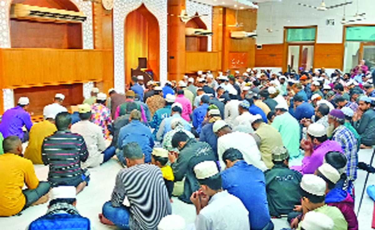 (৪) কুয়েটে সর্বস্তরের শিক্ষক ও শিক্ষার্থী