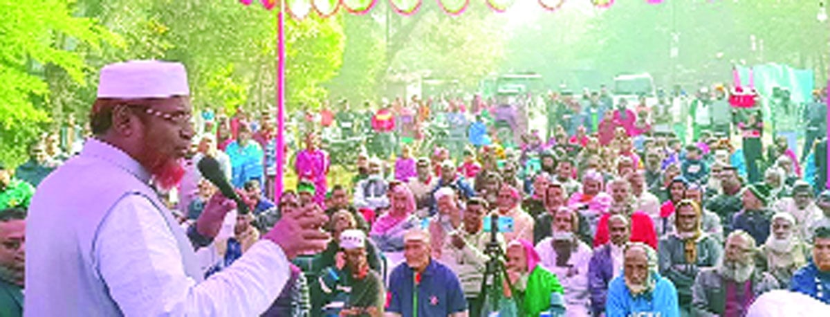 খুলনার ডুমুরিয়ার শরাফপুর ইউনিয়নে গণসংযোগে জামায়াতে ইসলামীর প্রার্থী ও দলটির সেক্রেটারি জেনারেল গোলাম পরওয়ার