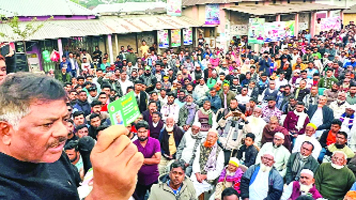 নাটোর-২ আসনে বিএনপি প্রার্থী রুহুল কুদ্দুস তালুকদার দুলু গতকাল বিভিন্ন স্থানে গণসংযোগ করেন