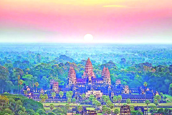 ইতালির রোম শহর। এক নামেই ধরা পড়ে তার হাজার বছরের ইতিহাস। এখানকার প্রতিটি ইটের নিচে লুকিয়ে আছে কোনো না কোনো সম্রাটের গল্প বা রেনেসাঁ যুগের শিল্পীর তুলির টান