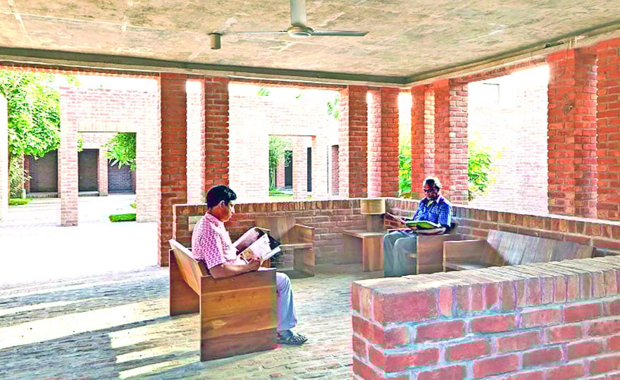 মাটির নিচে অনন্য ফ্রেন্ডশিপ সেন্টার
