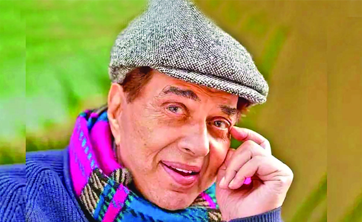 গোপনে দিলীপ কুমারের বাড়িতে