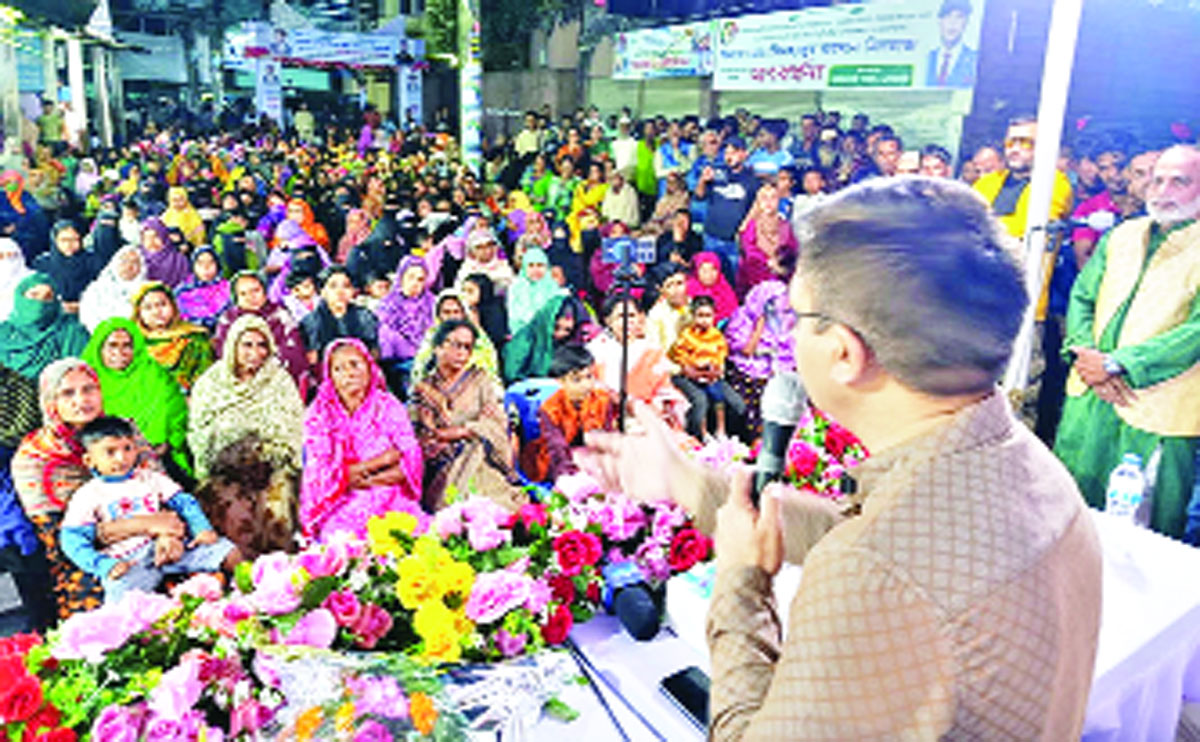 সিলেট নগরী আগপাড়ায় নারী সমাবেশে বক্তব্য রাখছেন সিলেট-১ আসনের বিএনপির প্রার্থী ও দলীয় চেয়ারপারসনের উপদেষ্টা খন্দকার আবদুল মুক্তাদির