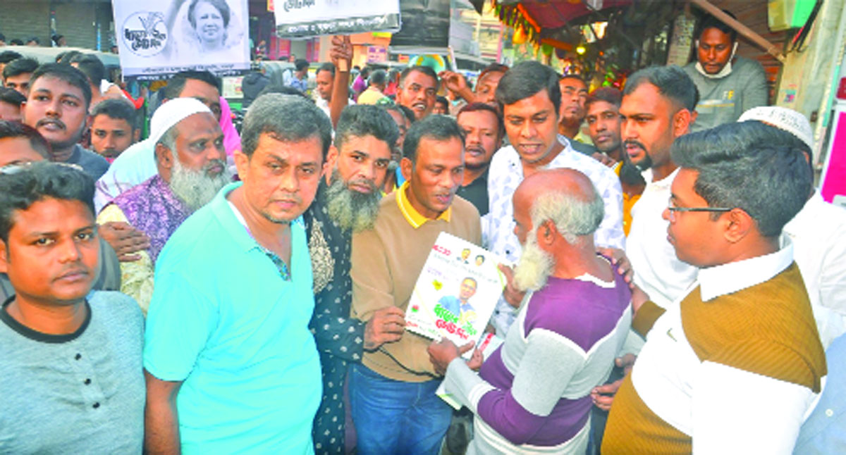 বগুড়া-৬ সদর আসনে বিএনপি প্রার্থী দলের ভারপ্রাপ্ত চেয়ারম্যান তারেক রহমানের পক্ষে ভোট চেয়ে গতকাল শহরের খান্দার এলাকায় গণসংযোগ করেন জেলা যুবদলের সাবেক সভাপতি সিপার আল বখতিয়ার