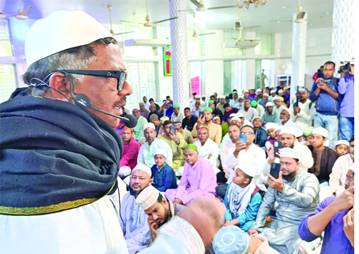 নাটোরে বেগম খালেদা জিয়ার সুস্থতা কামনায় গতকাল আয়োজিত দোয়া মাহফিলে বক্তব্য দেন রুহুল কুদ্দুস তালুকদার দুলু