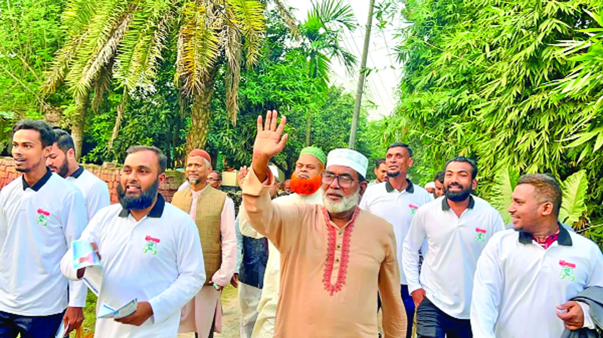 রাজশাহী-৩ আসনে জামায়াতের প্রার্থী অধ্যাপক আবুল কালাম আজাদ মোহনপুর উপজেলার কেশরহাট এলাকায় গণসংযোগে