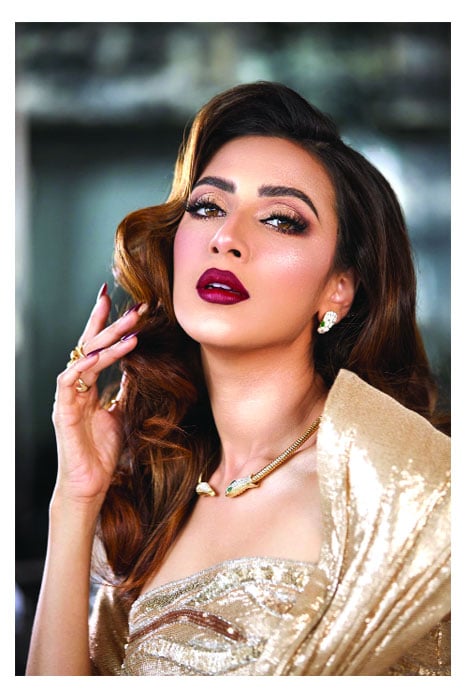 কী নিয়ে ব্যস্ত মিম