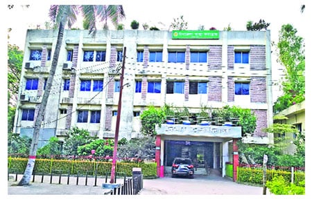 ট্রমা সেন্টার নিজেই ট্র
