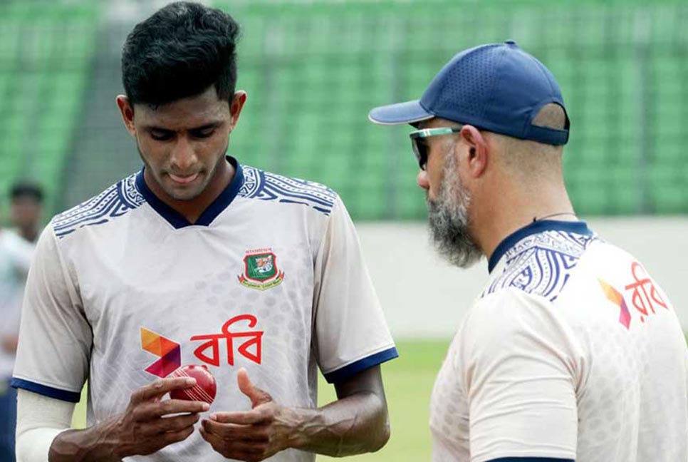  বোলিং কোচ আন্দ্রে অ্যাডামসের সঙ্গে পেসার নাহিদ রানা