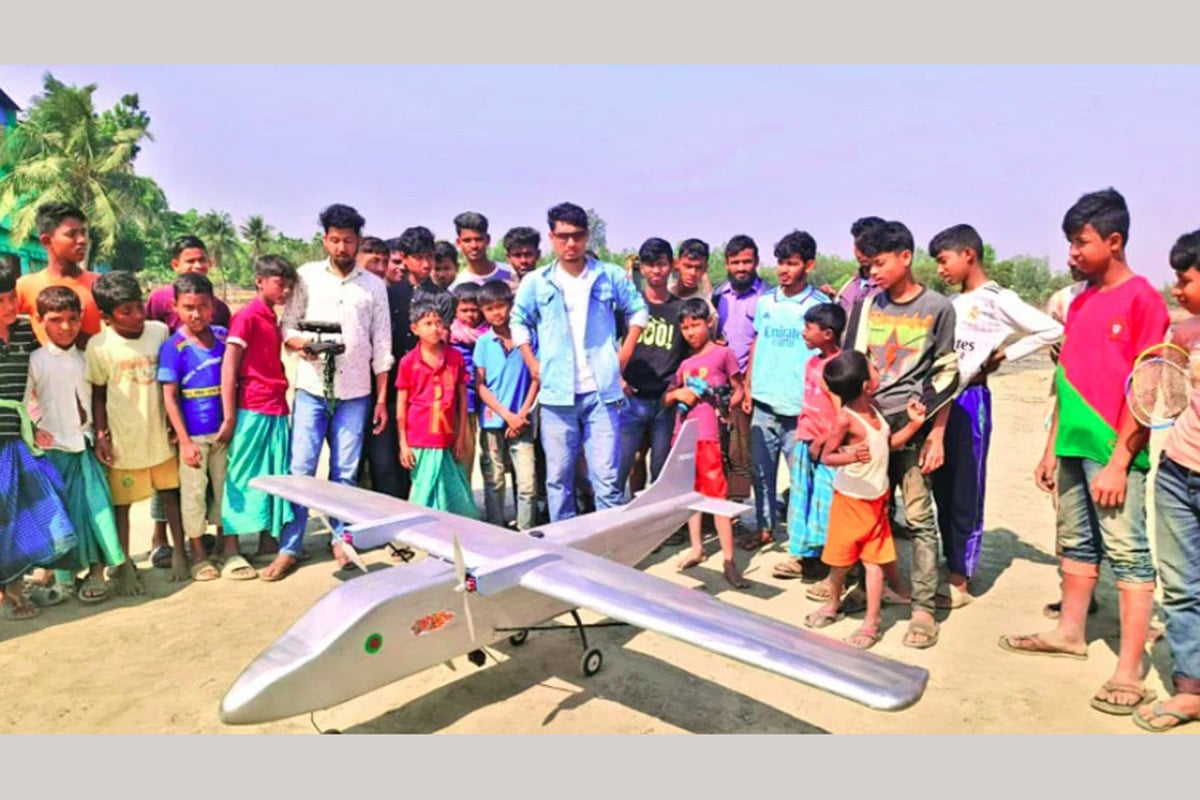 বিমানের প্রায় ৬০০ মডেল তৈরি করেছিলেন তরুণ আশির উদ্দিন