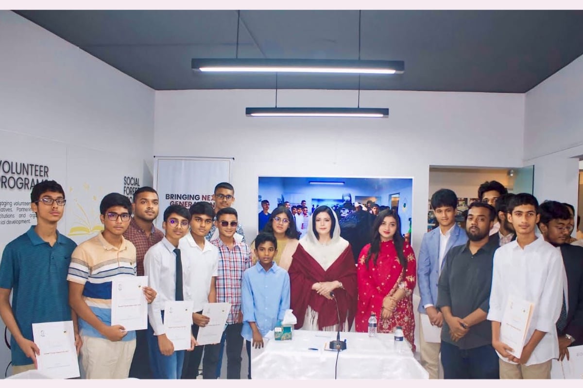 ক্ষুদে বিজ্ঞানীদের উৎসাহ দিলেন ডা. জুবাইদা রহমান