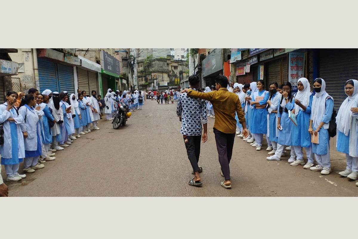 লোহারপুল-পোস্তগোলা রাস্তা সংস্কারসহ দুই দাবি এলাকাবাসীর