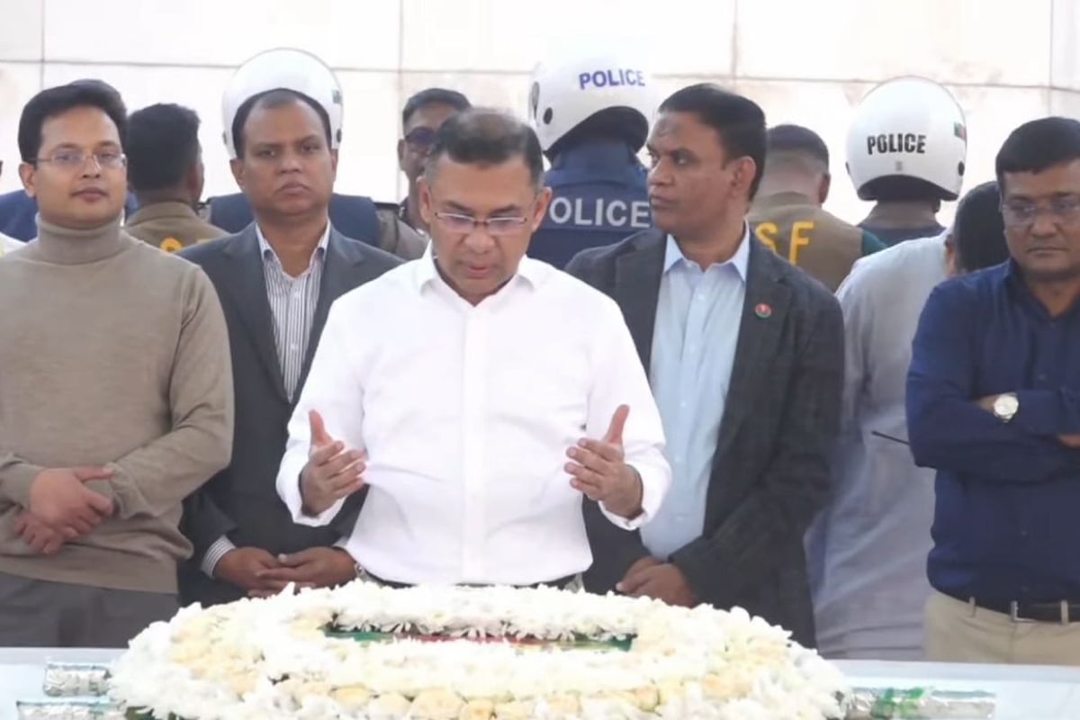 বাবার কবর জিয়ারত করলেন তারেক রহমান