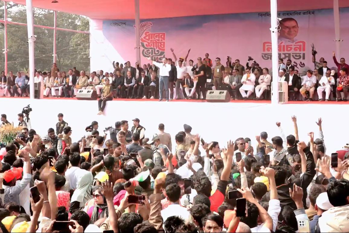 সমালোচনার মধ্যে থাকলে দেশের মানুষের কোনো উন্নয়ন হবে না: তারেক রহমান