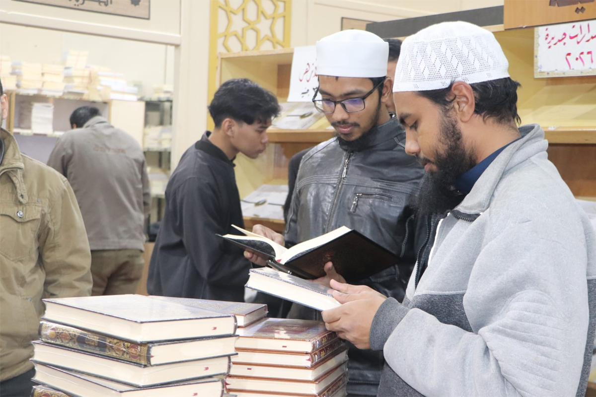 কায়রো আন্তর্জাতিক বইমেলায় শেষ মুহূর্তে উপচেপড়া ভিড়