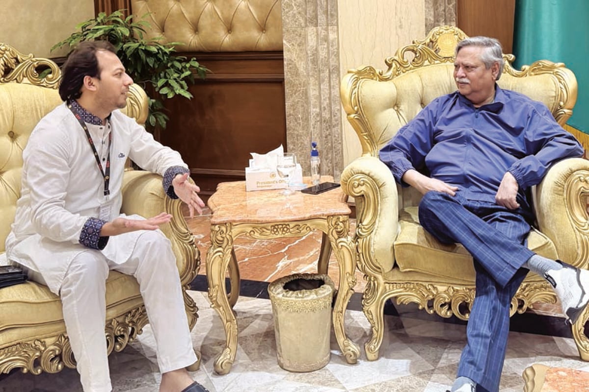 গত শুক্রবার রাতে বঙ্গভবনে রাষ্ট্রপতি মো. সাহাবুদ্দিনের সঙ্গে আলাপচারিতায় কালের কণ্ঠের বিশেষ প্রতিনিধি জয়নাল আবেদীন।