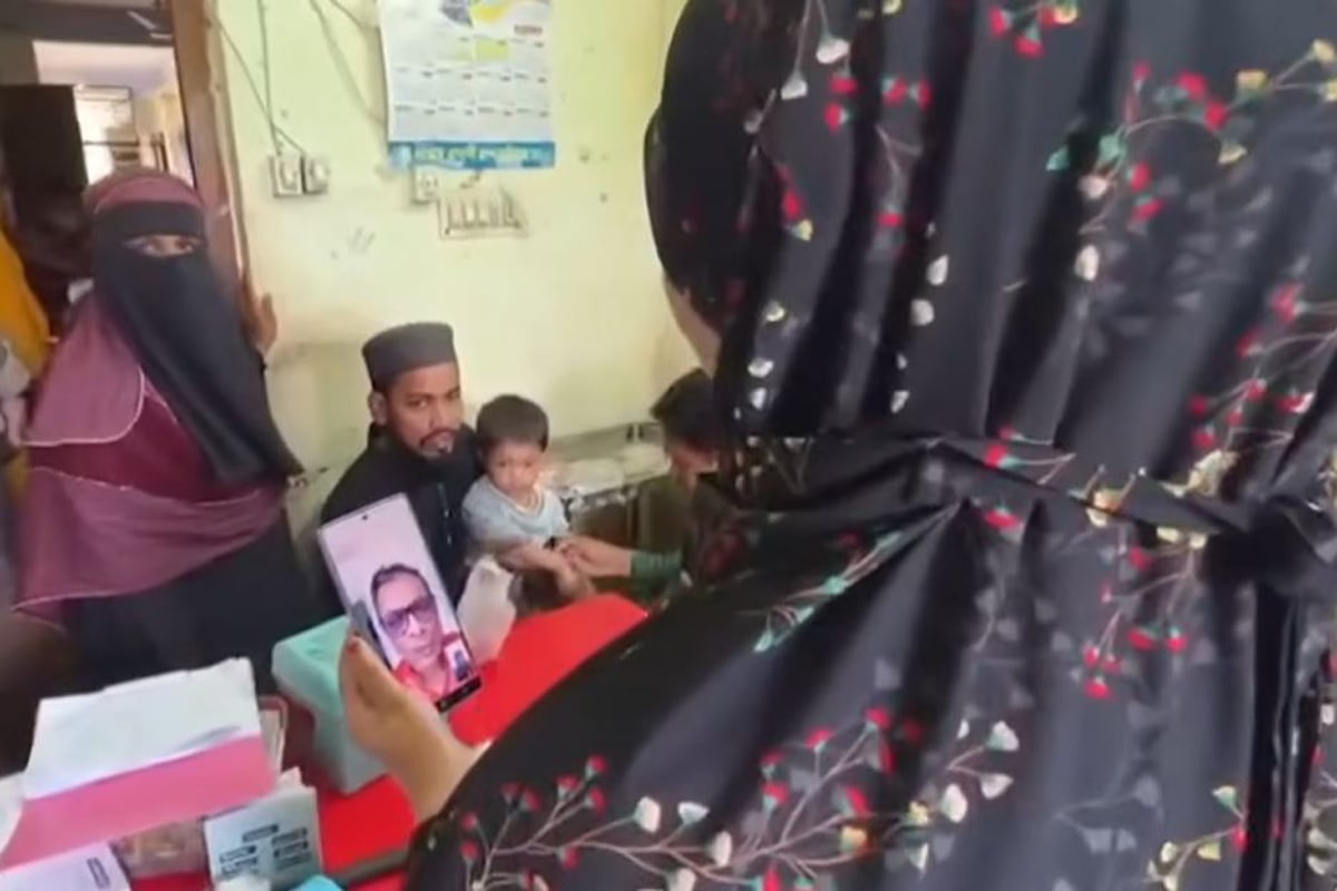 ঈদের ছুটিতে হঠাৎ উপজেলা হাসপাতালে স্বাস্থ্য প্রতিমন্ত্রীর ভিডিও কল