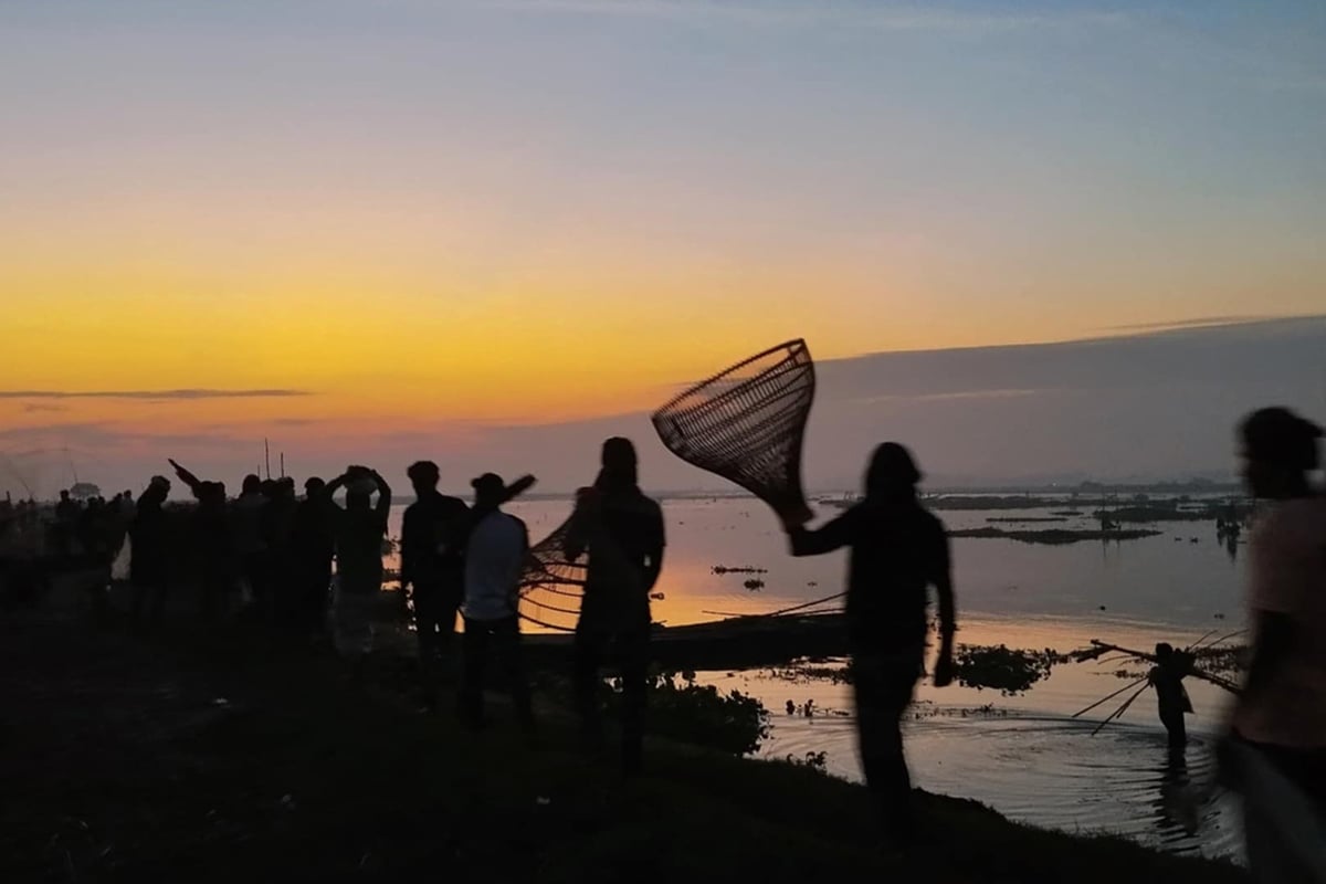 মমমম